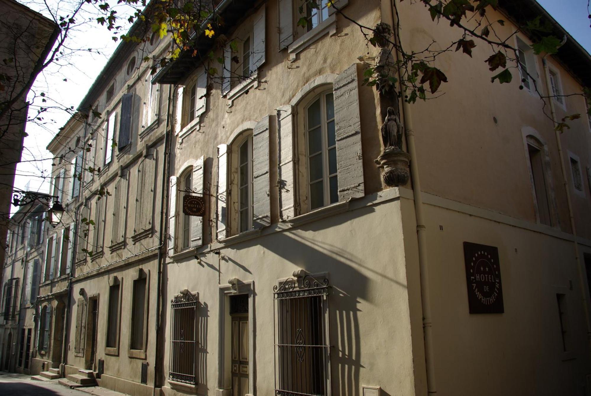 Hotel Amphitheatre Arles Exterior photo